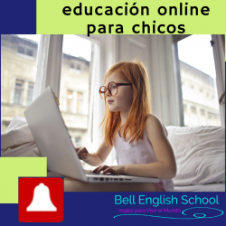 Beneficios de la educación online para chicos. estudiante frente a computador